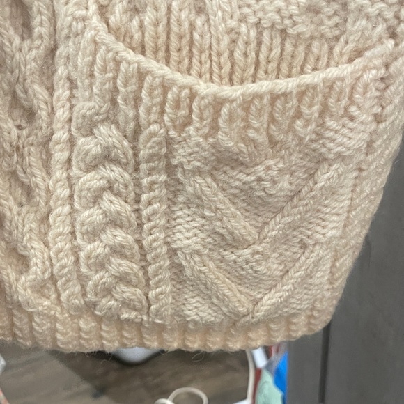 Elegant Cable Knit Cardigan - Picture 5 of 5